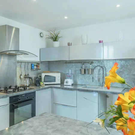 La Charmerie Duplex Climatise A 5min Du Vieux Port Appartement
